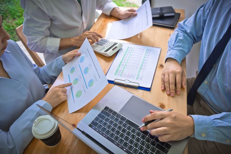 Retirement Funds Bet Big on Private Equity 5 Private-Equity